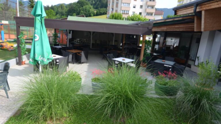 TERASA BIFE NA BAZENU