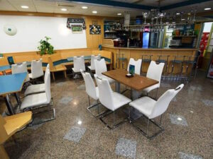 Bife v športni dvorani